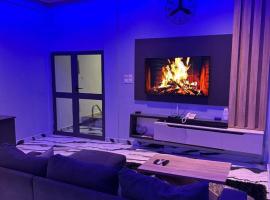 Prestige, 1 Bedroom Apartment & Indoor Pool, viešbutis mieste Kika