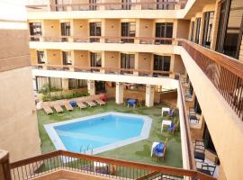 فندق قديس، فندق في الأقصر