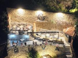 Guva Mangalem Boutique Hotel & Restaurant - Old Town Mangalem, hotel u gradu Berat