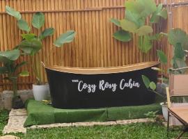 The Cozy Rosy Cabin - Alfonso Tagaytay, хотел в Alfonso