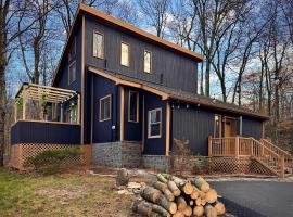 Blackwood Cabin Pocono, hotel i Pocono Farms East