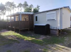 Camping Les dunes de contis – hotel w mieście Saint-Julien-en-Born