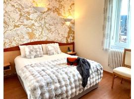 Logis Hôtel & Restaurant des Lacs: Celles-sur-Plaine şehrinde bir otel