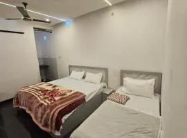 Radharas stay Vrindavan -Rooms in vrindavan Near Parikrama Marg Homestay in Vrindavan