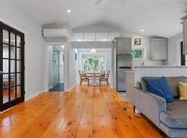 Romantic Cottage by Ocean, Bay, Cape Cod Rail Trail!