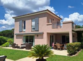 Le Vallon d'azur, Villa piscine proche plage à Fréjus, hotel u gradu Freži