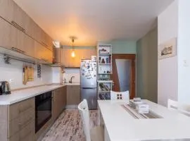 Bright City-Center Flat for 4 Guests