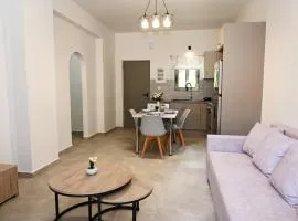 GEORGIAS Apt,brand new 2025 modern Apt in the center of Alikanas