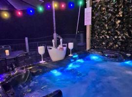 Red Robin Cottage: Castlewellan şehrinde bir otel