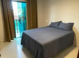 AP no centro da cidade, perto da praia e comércio local, praças