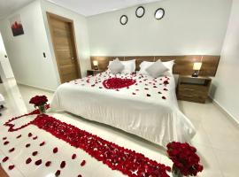 Suite Matrimonial frente a Termales con Cocina Ideal para Parejas, Hotel in Baños