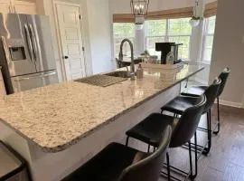 3BR w/ Pool Table & Ping Pong - Near Snowden