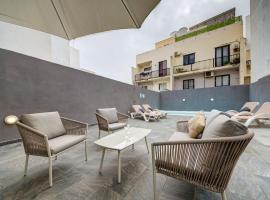 Central Oasis with Private Pool and Lounge Area, Hotel in Santa Venera