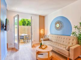 Charming little townhouse by the sea, Hotel in Varaville