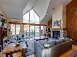 Unité 100 - Chalet Ski-in ski-out, hotel in Beaupré