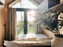 Tiny Cabin, hotel a Rutten