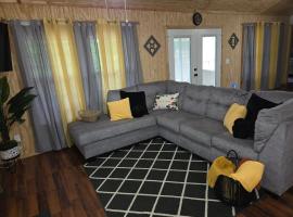 Quiet Cozy Cabin with essentials Minutes to Lake Fork, hotel di Quitman