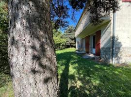 RDC de villa indépendante activités 4 saisons, hotel in Thueyts