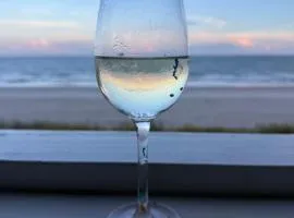 Walk to the park and beach private 1 bedroom