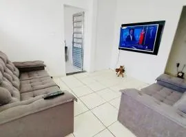 Casa individual aconchegante em bairro central