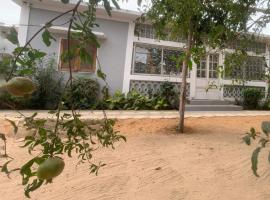 Appartement 4 Chambres à Thiès, Jardin, Parking, khách sạn ở Thiès