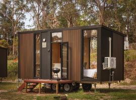 Maroota Greens SKY by Tiny Away, хотел в Maroota