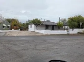 Quiet Desert Oasis off Swan Rd