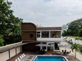 Hotel Harvest Retalhuleu, hotelli kohteessa Santa Cruz Muluá