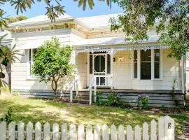 Perfect Point Lonsdale Cottage