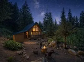 Raven Haven Lodge by NW Comfy Cabins