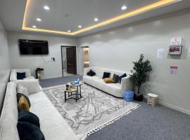 شقه فندقيه كبيره بغرفتين نوم وصاله ومطبخ ودوره مياه, Hotel in Qurayyat