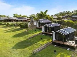 Coastview Estate - Scenic Views, Pool, Firepit, Cubby & 20mins to Coolum Beach