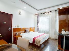 Khách sạn Sơn Tùng - Gần Phố đi bộ Kim Đồng โรงแรมในกาวบั่ง