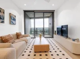Queens Wharf Apt - Level 42 with river & city view