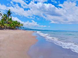 Nice Whitepebbles Beach Front, Hotel in Sibulan