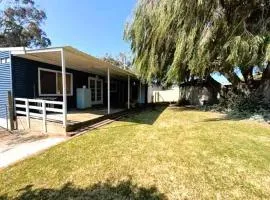 7 Salty Air Beach Shack Pets OK 350m to the beach!