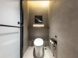 山南火车站雅江天街亚朵酒店, hotel 