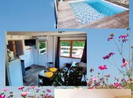 Piscine avec Les Gîtes du Rouyon