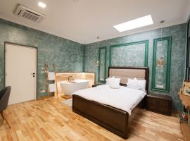 Ursachi Apartaments & Rooms, hotel sa Suceava