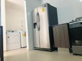 Great house with pool close to the airport and Panama City