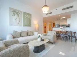 Elegant 2BR - Bright Balcony Al Reem Stay