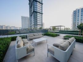 Dubai Hills Apt with Infinity Pool, hotel a Sabkhah