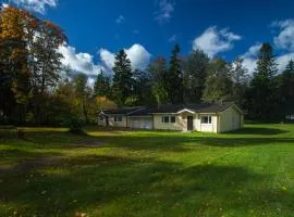 Liivakell Holiday Homes、ナルヴァ・ヨエスーのビーチ周辺のバケーションレンタル