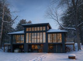 Lakefront Englewood Villas Private BBQ and Lakeview, hotel u gradu Lakefield