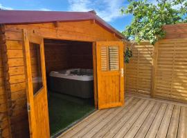Le Gîte de Clément avec Spa privatif, готель у місті Courset