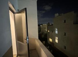 Furnished Apartment, hotell i Bushrá