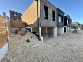 Lodges des Pontons - Cap Est - vue mer, hotel u gradu Saint-Côme-de-Fresné