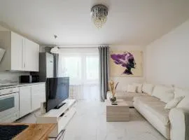 Nowy Dwór Mazowiecki Homely Apartment by BookingHost