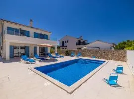 Holiday house DAN with private pool