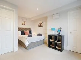 Stylish Bakewell apartment -walk to cafes and river